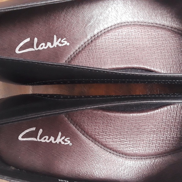 Vintage Clarks Black Leather Slip-on heels - Picture 7 of 10